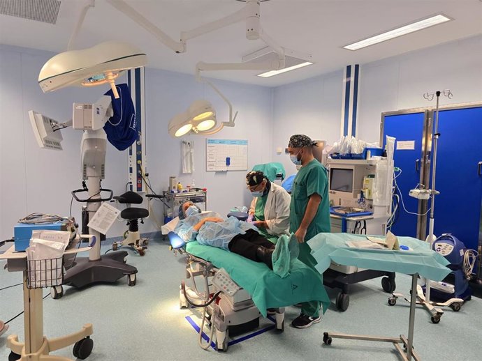 Archivo - Quirófano en el Hospital Punta Europa de Algeciras.