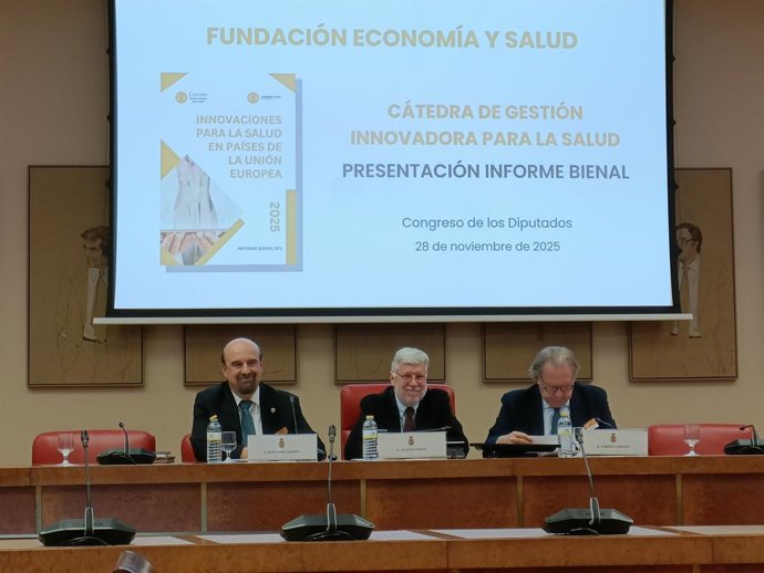 De izquierda a derecha: el director de la cátedra GIS-FES, José María Martín Moreno; el presidente de la Comisión de Sanidad del Congreso, Agustín Santos Maraver; y el presidente de la Fundación Economía y Salud, Alberto Giménez Artés.