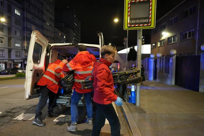Dispositivo por el incendio en un edificio en la calle San Isidoro en A Coruña