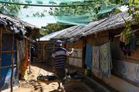 Los rohingyas, ante la continua amenaza de incendios e inundaciones en un mar de chabolas