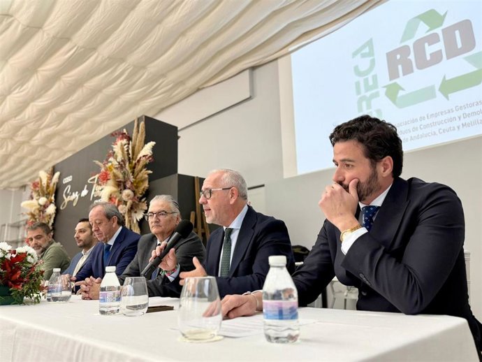 Apertura en Andújar de la asamblea de la Asociación de Gestores de Residuos