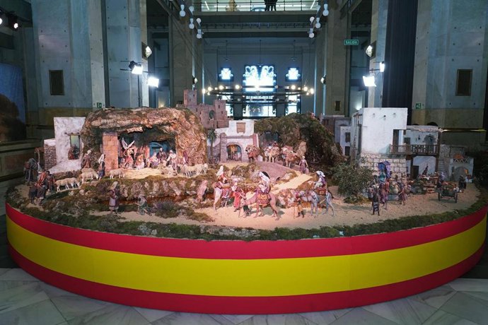 Más de 200 figuras dan vida al belén circular del Ayuntamiento en Cibeles, de acceso gratuito previa retirada de pase