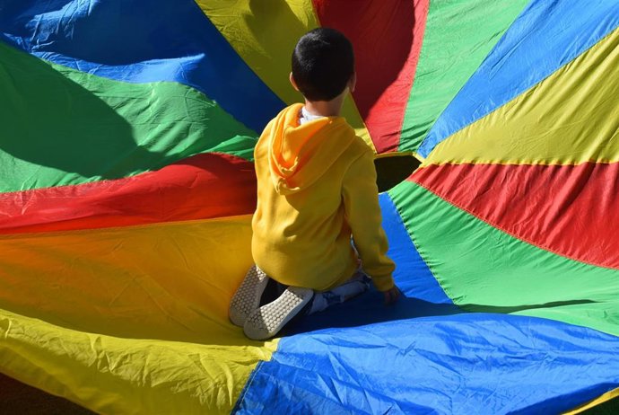 Niño jugando. Actividades conciliación.