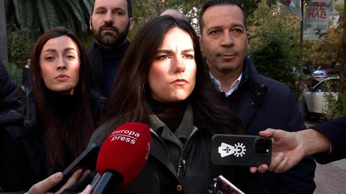 La portavoz de Vox en el Congreso, Pepa Millán, atiende a los medios en Cáceres tras un acto enmarcado en la precampaña de las elecciones a la Asamblea de Extremadura del 21 de diciembre