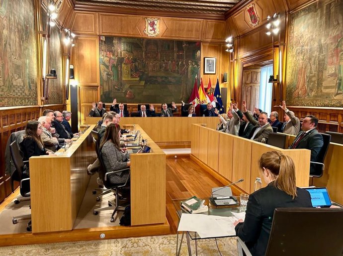 Imagen del pleno extraordinario de la Diputación de León celebrado este viernes, en el que se han aprobado inicialmente los presupuestos para 2026.