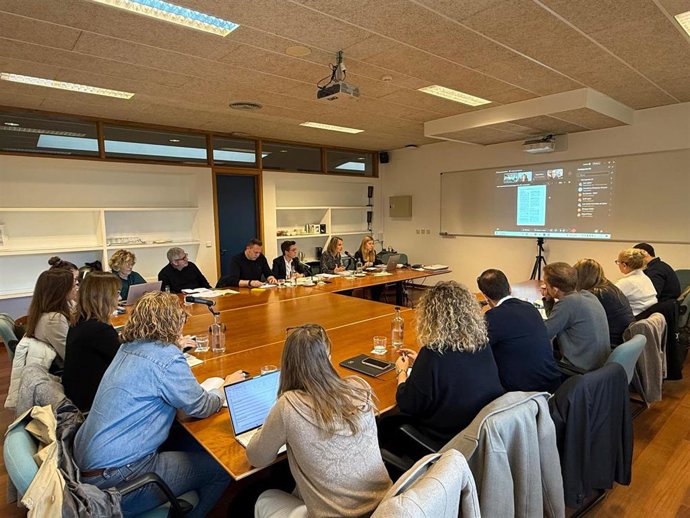 Archivo - Un grupo de trabajo de la Mesa del Pacto por la Sostenibilidad de Baleares.