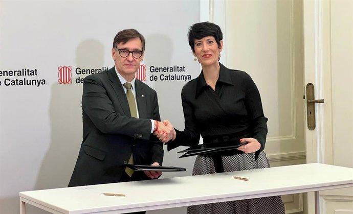 El president de la Generalitat, Salvador Illa, i la ministra d'Inclusió, Seguretat Social i Migracions, Elma Saiz