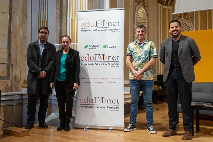 El Proyecto Edufinet acerca la educación financiera a cerca de 1.200 jóvenes de Secundaria y Bachillerato a través de la obra de teatro ‘Hacerse mayor’