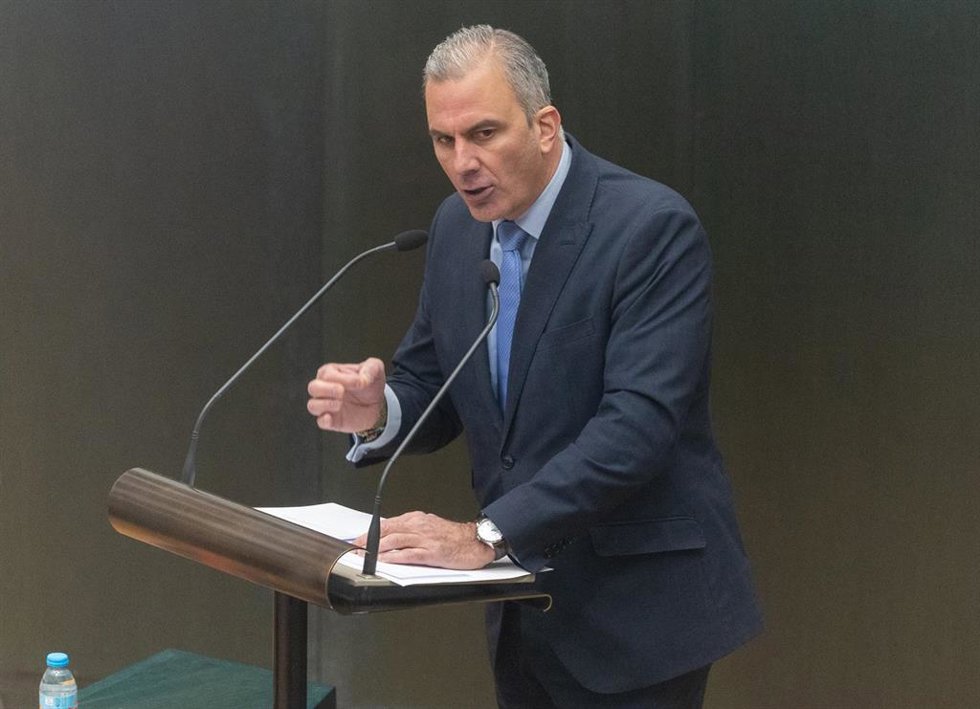 El portavoz del grupo parlamentario de Vox en el Ayuntamiento de Madrid, Javier Ortega-Smith, durante un pleno ordinario del Ayuntamiento de Madrid