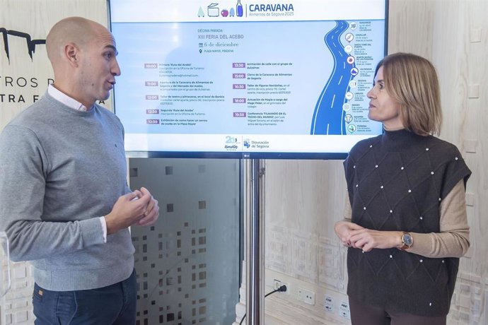 La diputada de Promoción Provincial, Magdalena Rodríguez, con el alcalde de Prádena, Ismael Maseda.