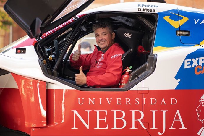 La Universidad Nebrija regresa al Dakar 2026 junto al piloto Pedro Peñate.
