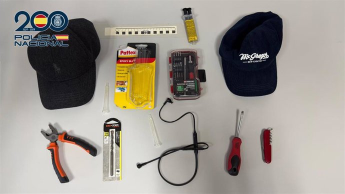 Efectos intervenidos por la Policía tras detener in fraganti a una banda especializada en robos con fuerza cuando estaban marcando viviendas en Toledo.