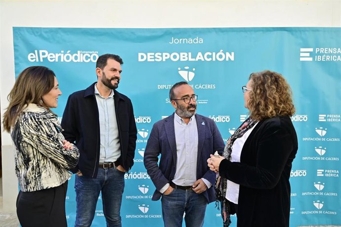 El presidente de la Diputación de Cáceres, Miguel Ángel Morales, participa en el foro 'Oportunidades en el medio rural. Mantener y atraer población al territorio', que se ha celebrado en Salorino