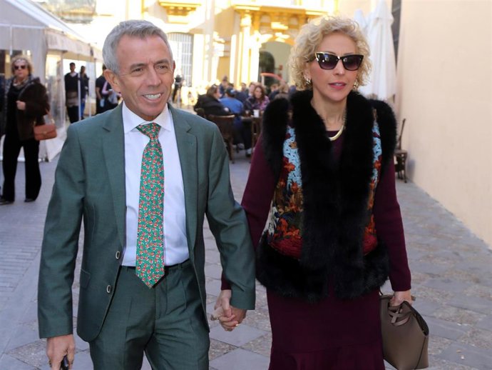 José Luis López 'El Turronero' y su mujer, Carmen Mariscal, a su llegada al bautizo del hijo de Fran Rivera y Lourdes Montes, Nicolás