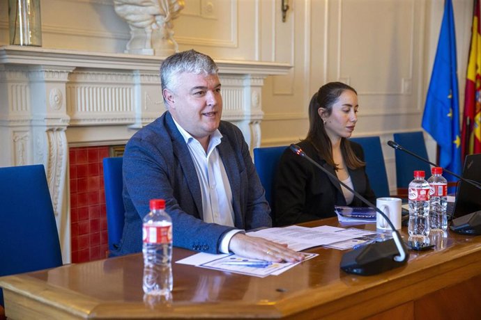 El consejero de Economía, Hacienda, Fondos Europeos y Financiación Autonómica, Luis Ángel Agüeros, cierra la ‘Jornada Crece2 e Innova para impulsar el crecimiento y la competitividad de las empresas de Cantabria’