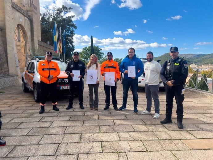 La alcaldesa de Andratx, Estefanía Gonzalvo; el regidor de Protección Civil, Antoni Nicolau; el Inspector Jefe de la Policía Local, Daniel Cánovas, y el responsable de Protección Civil de Andratx, Daniel Sueiras, durante la presentación