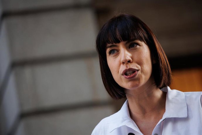 Archivo - La ministra de Ciencia e Innovación, Diana Morant, ofrece declaraciones a los medios, en imagen de archivo