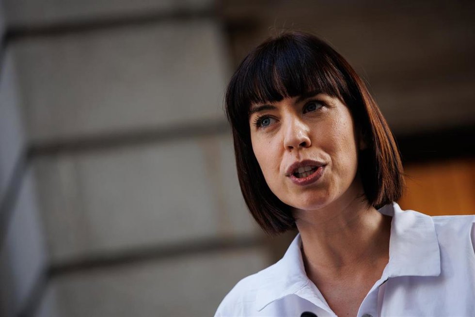 Archivo - La ministra de Ciencia e Innovación, Diana Morant, ofrece declaraciones a los medios, en imagen de archivo