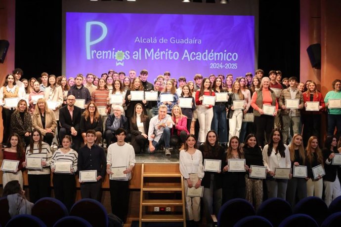 Entrega de los Premios al Mérito Académico 'Ciudad de Alcalá' 2024-25 por parte del Ayuntamiento de Alcalá de Guadaíra.