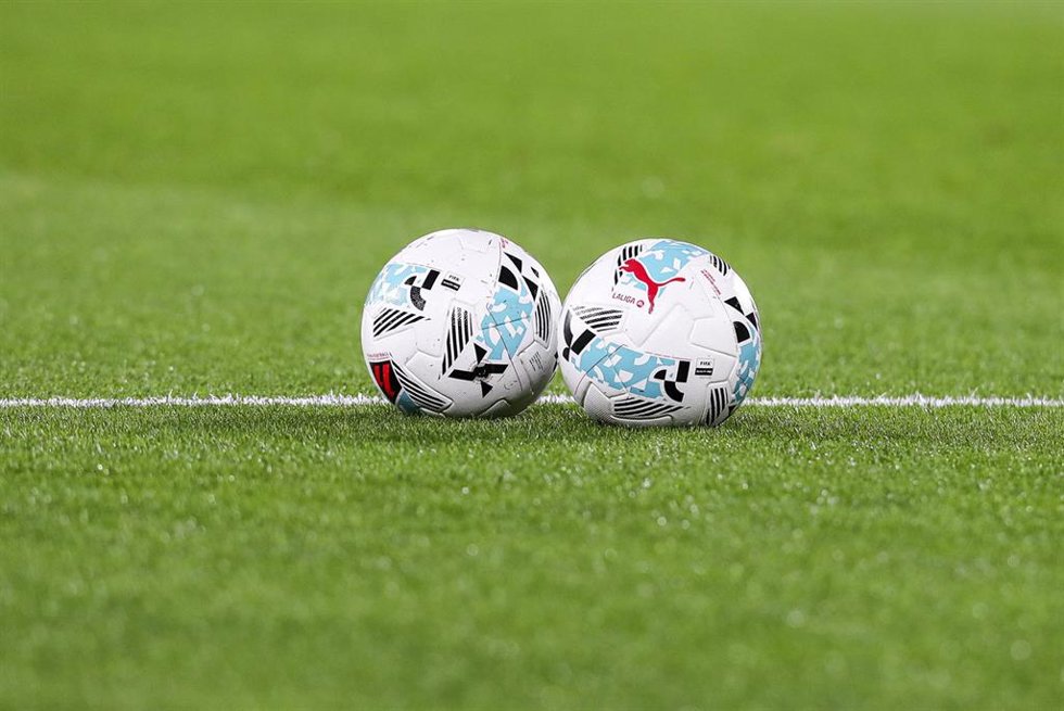 Archivo - Balón de LaLiga 2025-26. 