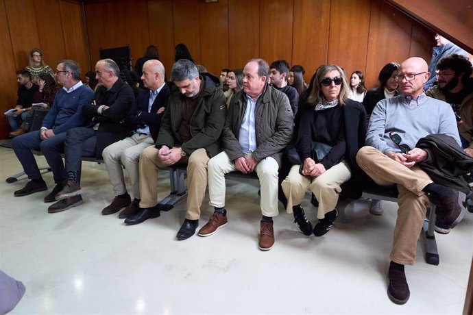 Los condenados por el caso de Obras Públicas durante la celebración de al vista de conformidad, para ratificar el acuerdo alcanzado entre las partes, en la Audiencia Provincial de Cantabria