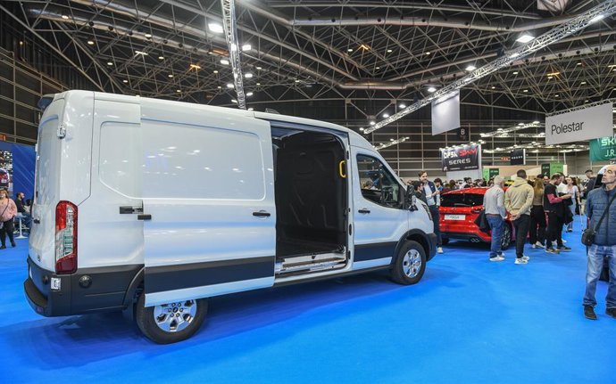 Archivo - Arxiu - Furgoneta en la Fira de l'Automòbil