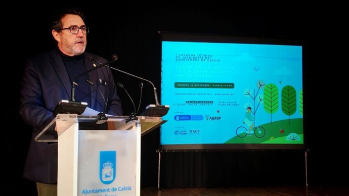 El acalde de Calvià, Juan Antonio Amengual, en la jornada de jardinería