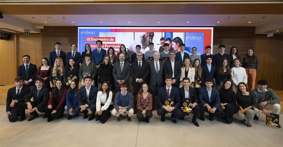 Fundación Endesa y Universidad Pontificia Comillas entregan 50 becas a estudiantes 'STEM' que cubran hasta el 70% del coste