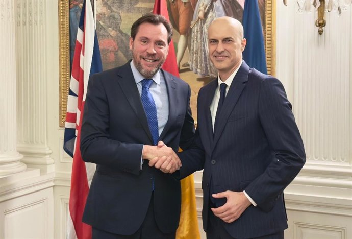 El ministro de Transportes y Movilidad Sostenible, Óscar Puente, con Víctor Jiménez, esta semana en Londres