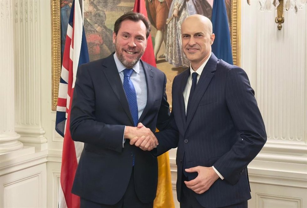 El ministro de Transportes y Movilidad Sostenible, Óscar Puente, con Víctor Jiménez, esta semana en Londres