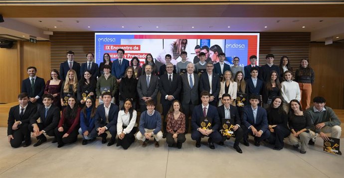 Fundación Endesa y Universidad Pontificia Comillas entregan 50 becas a estudiantes 'STEM' que cubran hasta el 70% del coste