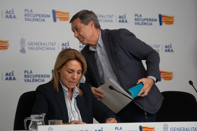 Archivo - La portavoz del Consell y vicepresidenta primera, Susana Camarero, y el conseller de Sanidad, Marciano Gómez, en una imagen de archivo