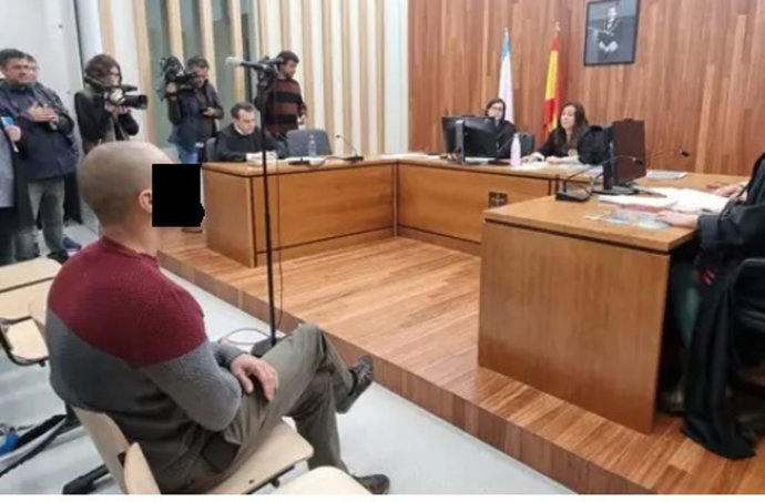 Juicio a un agente de Policía Local de Vigo por vulnerar una orden de alejamiento de una joven que lo denunció por agresión sexual.
