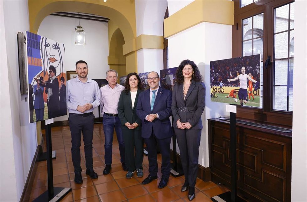 Presentación de una exposición de la agencia Efe en las Cortes de C-LM.