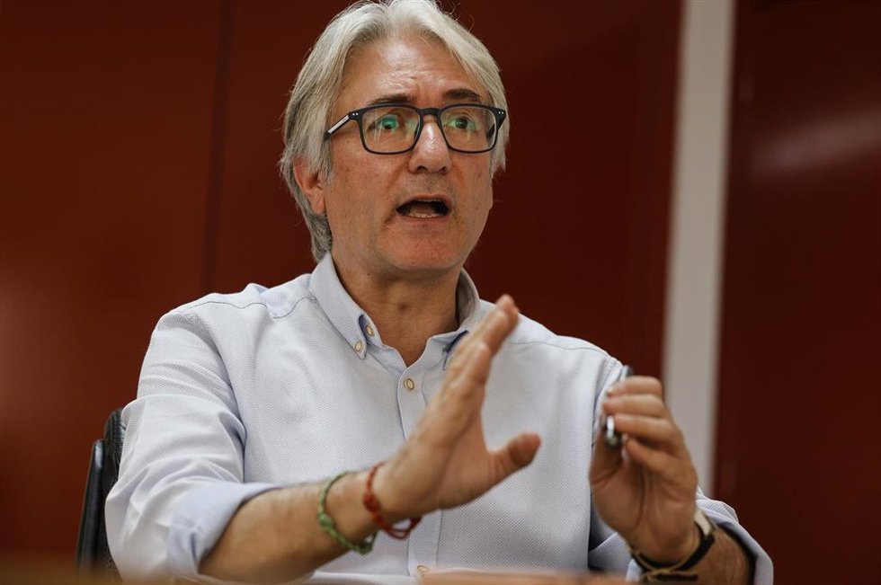 Archivo - El secretario general de la UGT, Tino Calero, durante una entrevista para Europa Press, a 3 de junio de 2025, en Valencia, Comunidad Valenciana (España). 