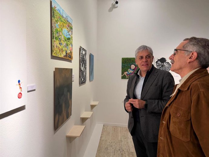 El delegado territorial de la Junta en León, Eduardo Diego, durante la inauguración de la exposición 'Un jardín habitado' en el Museo de León.