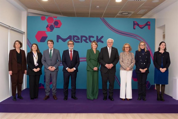 El presidente de la República Federal de Alemania, Frank-Walter Steinmeier, visita la planta biotecnológica de Merck en Tres Cantos.