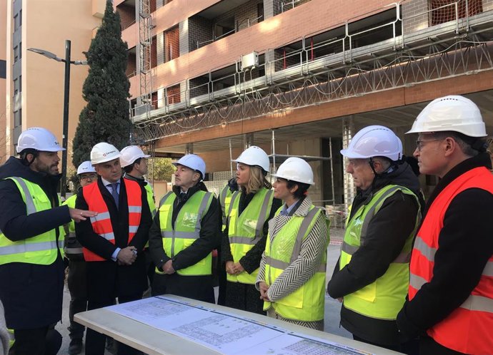 La ministra de Vivienda, Isabel Rodríguez; la misistra de Edicación, FP y Deporte, además de Portavoz del Gobierno, Pilar Alegría; el consejero de Fomento del Gobierno de Aragón, Octavio López; y el consejero municipal de Urbanismo, Victor Serrano