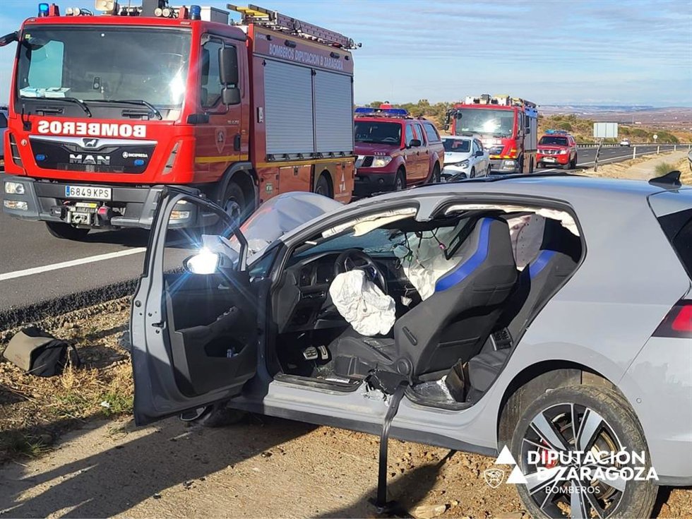 Accidente por salida de vía en la A-23 a la altura de Paniza (Zaragoza).