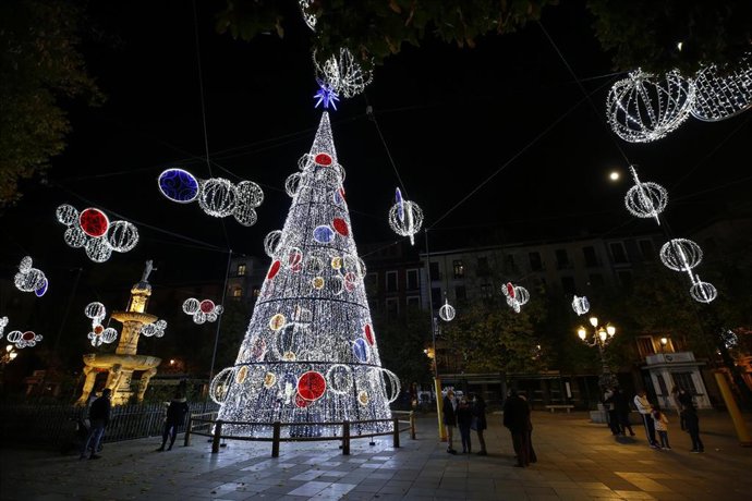 Archivo - Luces de la Navidad en 2020 