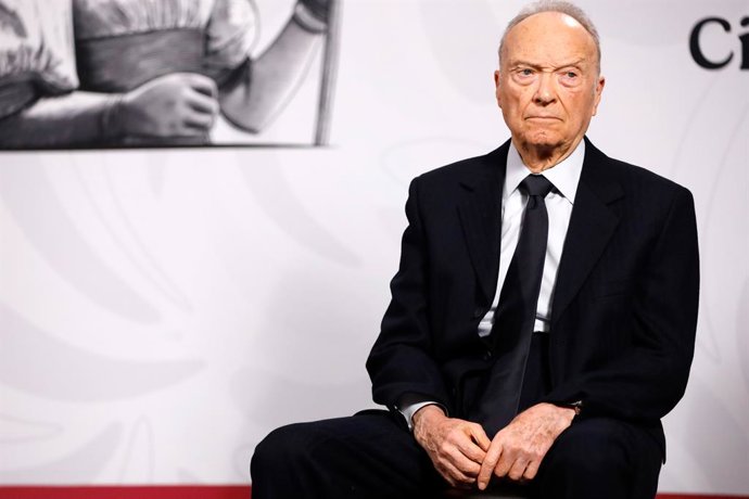 7 de outubro de 2025, Cidade do México, Cdmx, México: O procurador-geral do México, Alejandro Gertz Manero, observa durante uma coletiva de imprensa sobre ações e resultados de segurança nacional no Palácio Nacional, em 7 de outubro de 2025, na Cidade do 