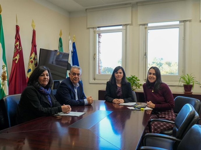 Reunión entre el Ayuntamiento de Almonte y la CHG.