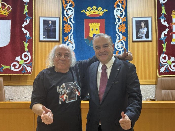 El locutor Juan Pablo Ordúñez 'El Pirata' junto al alcalde de Talavera, José Julián Gregorio.