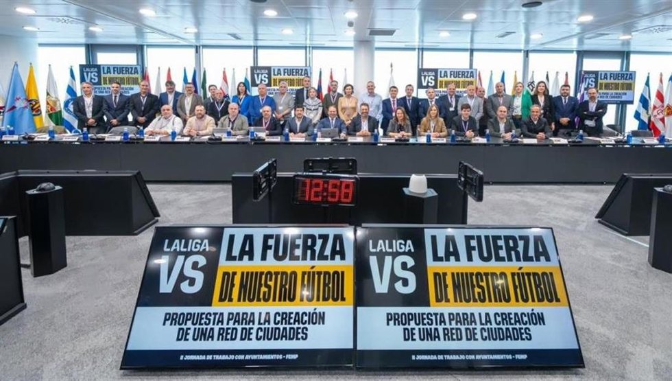 Jornada de Trabajo con Ayuntamientos, organizada por la FEMP y LaLiga, para el impulso de la Red de Ciudades contra el Odio en el Deporte.