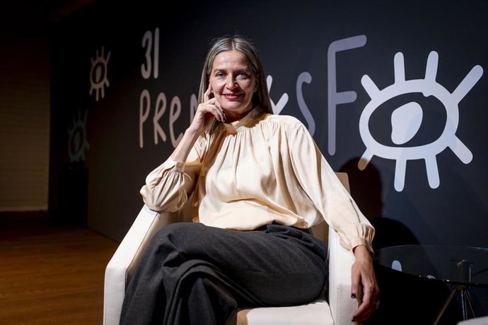 La productora Emma Lustres, posando para Europa Press, a 28 de noviembre de 2025, en Madrid (España). Recibe la Medalla de Oro por su papel decisivo en la producción, su visión de futuro y su defensa activa de los derechos de los productores.