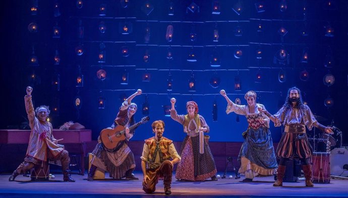 Imagen de la función 'Farra', que Compañía Nacional de Teatro Clásico y Compañía Lucas Escobedo subirá al escenario del Auditorio Ciudad de León.