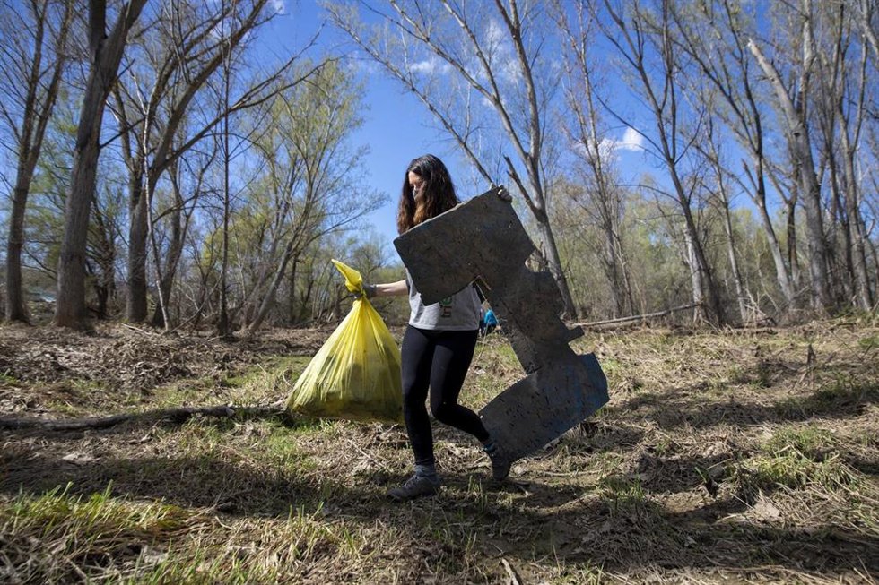 LIBERA moviliza desde mañana a más de 5.000 voluntarios para retirar y caracterizar 'basuraleza' en 335 puntos.