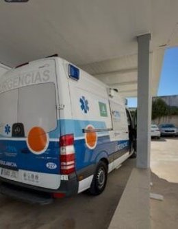 Ambulancia de soporte vital avanzado en el centro de salud de Trigueros.