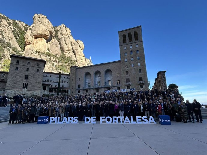 Més de 500 alcaldes reivindiquen el municipalisme a Montserrat 