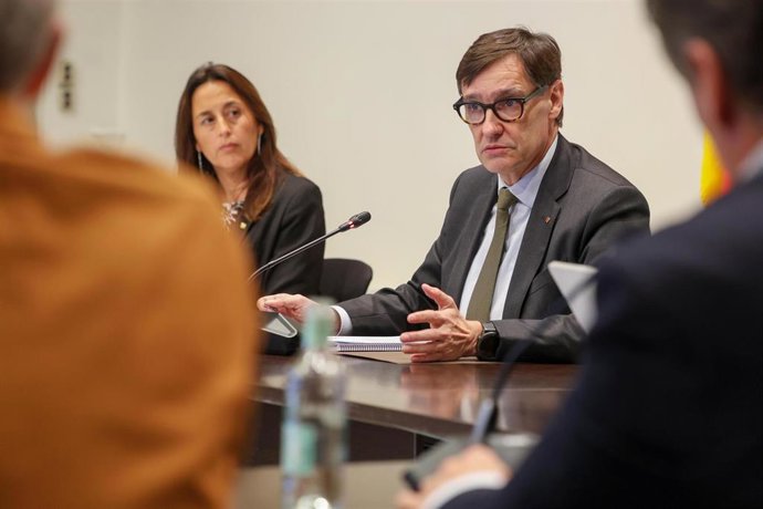 Salvador Illa y Esther Niubó en el XII Pleno de la Comisión rectora del Sistema de Formación y Cualificación Profesionales de Catalunya